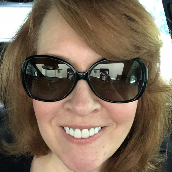Meet your Posher, Lisa - Picture 1 of 1